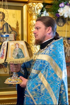 Божественная литургия в Свято-Троицком кафедральном соборе г. Саратова