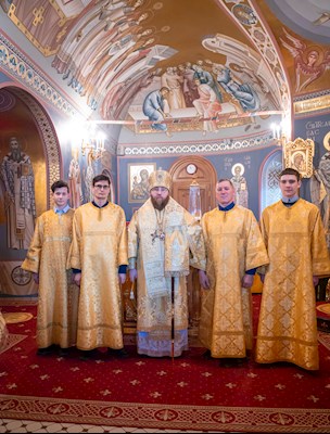 Митрополит Игнатий совершил Божественную литургию в Свято-Троицком кафедральном соборе г. Саратова