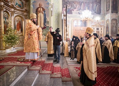 Митрополит Игнатий совершил Великую рождественскую вечерню