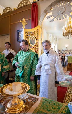 Митрополит Игнатий совершил Божественную литургию в храме преподобного Серафима Саровского г. Саратова