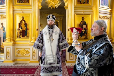 Митрополит Игнатий совершил Литургию Преждеосвященных Даров в храме святого апостола и евангелиста Иоанна Богослова при СПДС