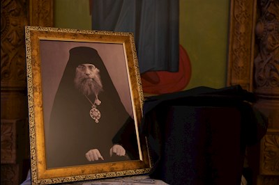 Совершена панихида по саратовским святителям