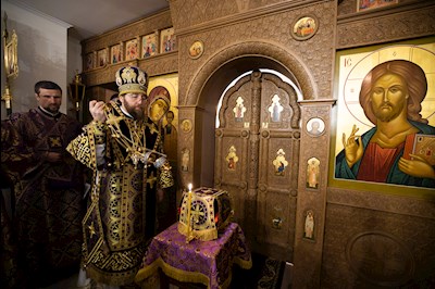 Митрополит Игнатий совершил Великое освящение Крестовоздвиженского подворья Свято-Алексиевского женского монастыря г. Саратова и Божественную литургию в новоосвященном храме