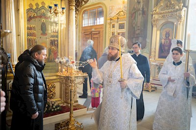 В Покровском соборе прошла торжественная встреча саратовских святителей