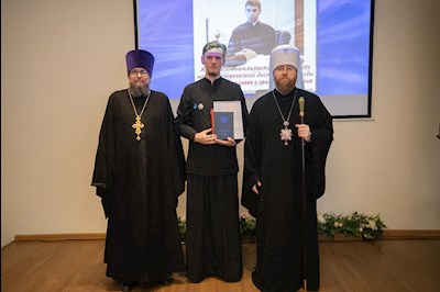 Митрополит Игнатий вручил дипломы выпускникам СПДС