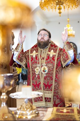 Митрополит Игнатий совершил Божественную литургию в храме Новомучеников и исповедников Саратовских г. Саратова