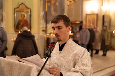 Митрополит Игнатий совершил Великую вечерню в соединении с Литургией святителя Василия Великого и чин Великого освящения воды в Покровском соборе г. Саратова