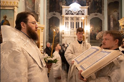 Митрополит Игнатий совершил всенощное бдение в Духосошественском соборе г. Саратова