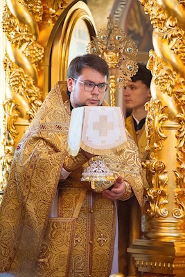 Митрополит Игнатий совершил Божественную литургию в Свято-Троицком кафедральном соборе Саратова
