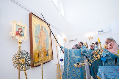 Митрополит Игнатий совершил великое освящение храма Владимирской иконы Божией Матери и Божественную литургию в новоосвященном храме