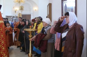 Божественная литургия в Свято-Троицком кафедральном соборе Вольска