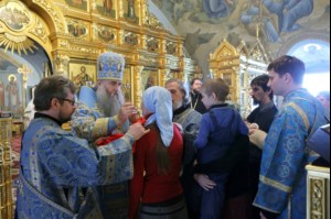 Божественная литургия в Свято-Троицком соборе Саратова