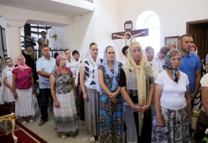 Божественная литургия в храме во имя святителей Василия Великого, Григория Богослова, Иоанна Златоуста г. Саратова