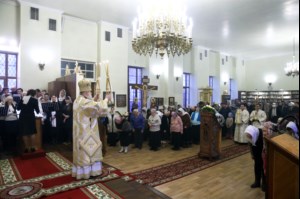 Божественная литургия на Архиерейском подворье — храме во имя преподобного Серафима Саровского г.Саратова
