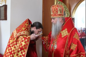 Божественная литургия на Архиерейском подворье — храме в честь иконы Божией Матери «Утоли моя печали» г.Саратова
