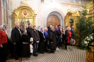 Митрополит Лонгин совершил Рождественское ночное богослужение