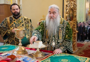 Божественная литургия в храме в честь Покрова Пресвятой Богородицы г.Саратова
