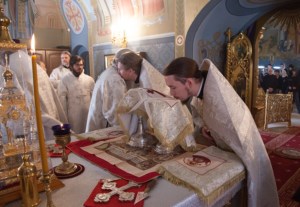 Божественная литургия и крещение оглашенных в Свято-Троицком кафедральном соборе Саратова