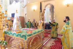Божественная литургия в храме в честь Покрова Пресвятой Богородицы г. Саратова