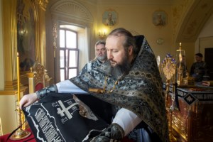 Литургия Преждеосвященных Даров на Архиерейском подворье — в храме святого апостола и евангелиста Иоанна Богослова