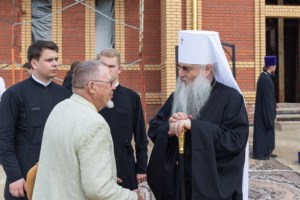Митрополит Лонгин освятил колокола Свято-Никольского храма села Октябрьский Городок