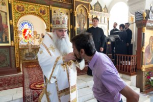 Божественная литургия на Архиерейском подворье — в храме в честь иконы Божией Матери «Утоли моя печали» г. Саратова