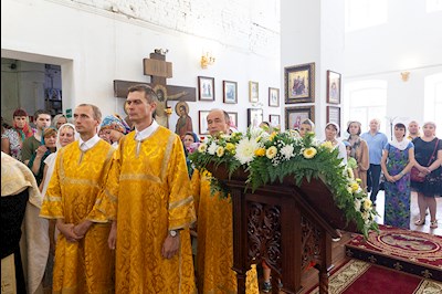 Божественная литургия в храме во имя святителя Митрофана, епископа Воронежского, г.Саратова