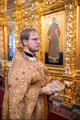 Митрополит Игнатий совершил Божественную литургию в Свято-Троицком кафедральном соборе г. Саратова