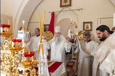 Божественная литургия в храме святых Царственных страстотерпцев г. Саратова