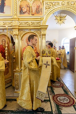 Божественная литургия в храме в честь святителя Иоанна Златоуста в п. Зональный г. Саратова