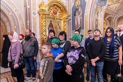 Божественная литургия в Свято-Троицком кафедральном соборе г. Саратова