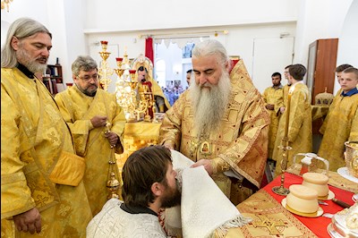 Божественная литургия в храме во имя святых первоверховных апостолов Петра и Павла г. Аткарска