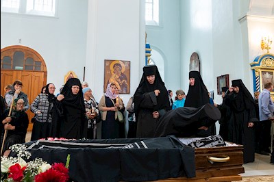 Митрополит Лонгин совершил отпевание игумении Ксении (Афанасьевой)