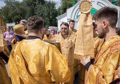 Митрополит Игнатий совершил Божественную литургию в храме Всех святых, в земле Русской просиявших, г. Саратова
