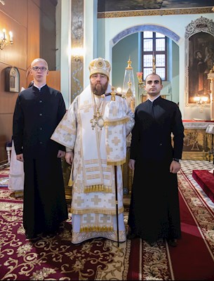 Митрополит Игнатий совершил Божественную литургию в Свято-Духовском соборе г. Саратова