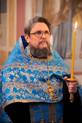 Митрополит Игнатий совершил вечернее богослужение с чтением акафиста Пресвятой Богородице в Свято-Троицком кафедральном соборе г. Саратова