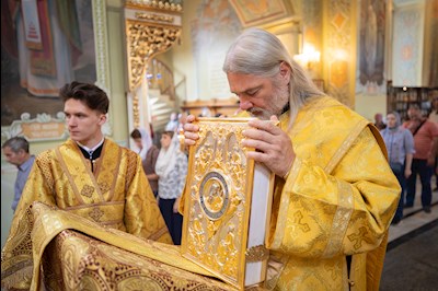 Митрополит Игнатий совершил Божественную литургию в Покровском соборе г. Саратова