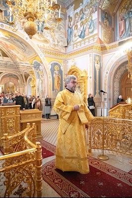 Митрополит Игнатий совершил Божественную литургию в Свято-Троицком кафедральном соборе Саратова