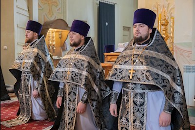 Митрополит Игнатий совершил Литургию Преждеосвященных Даров в Покровском соборе г. Саратова