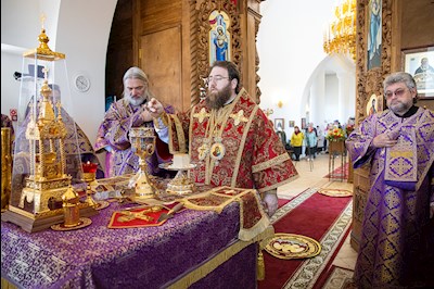 Митрополит Игнатий совершил Божественную литургию в храме Новомучеников и исповедников Саратовских г. Саратова