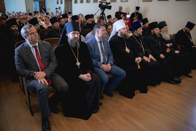 Митрополит Игнатий вручил дипломы выпускникам СПДС
