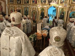 Митрополит Лонгин совершил заупокойную Литургию по почившему Митрополиту Нежинскому и Прилукскому Иринею