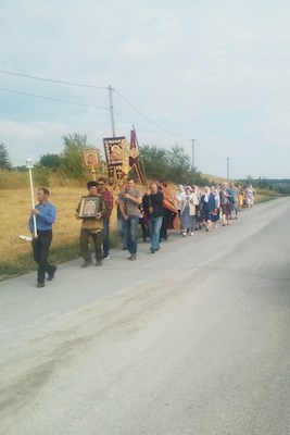 Крестный ход от храма мученицы Софии до храма святых Царственных страстотерпцев г. Саратова