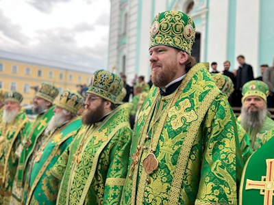 Архиереи Саратовской митрополии сослужили Святейшему Патриарху Кириллу за Литургией в Свято-Троицкой Сергиевой Лавре