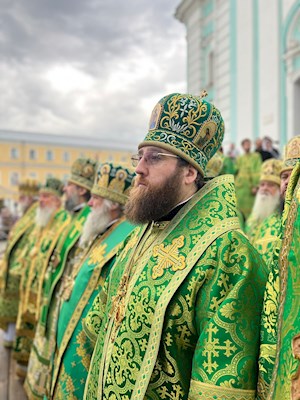 Архиереи Саратовской митрополии сослужили Святейшему Патриарху Кириллу за Литургией в Свято-Троицкой Сергиевой Лавре