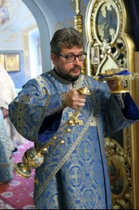 Божественная литургия в Свято-Троицком соборе Саратова