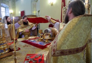Божественная литургия в храме в честь Покрова Пресвятой Богородицы г. Саратова