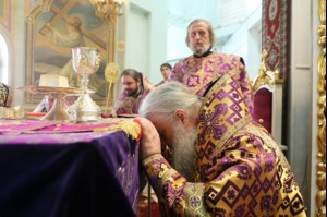 Божественная Литургия в храме во имя Всех Святых, в земле Российской просиявших г. Саратова