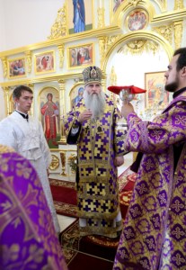 Божественная литургия в храме во имя святителей Василия Великого, Григория Богослова, Иоанна Златоуста г. Саратова