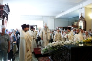 Божественная литургия в храме во имя святителя Тихона, епископа Воронежского, Задонского чудотворца г.Саратова